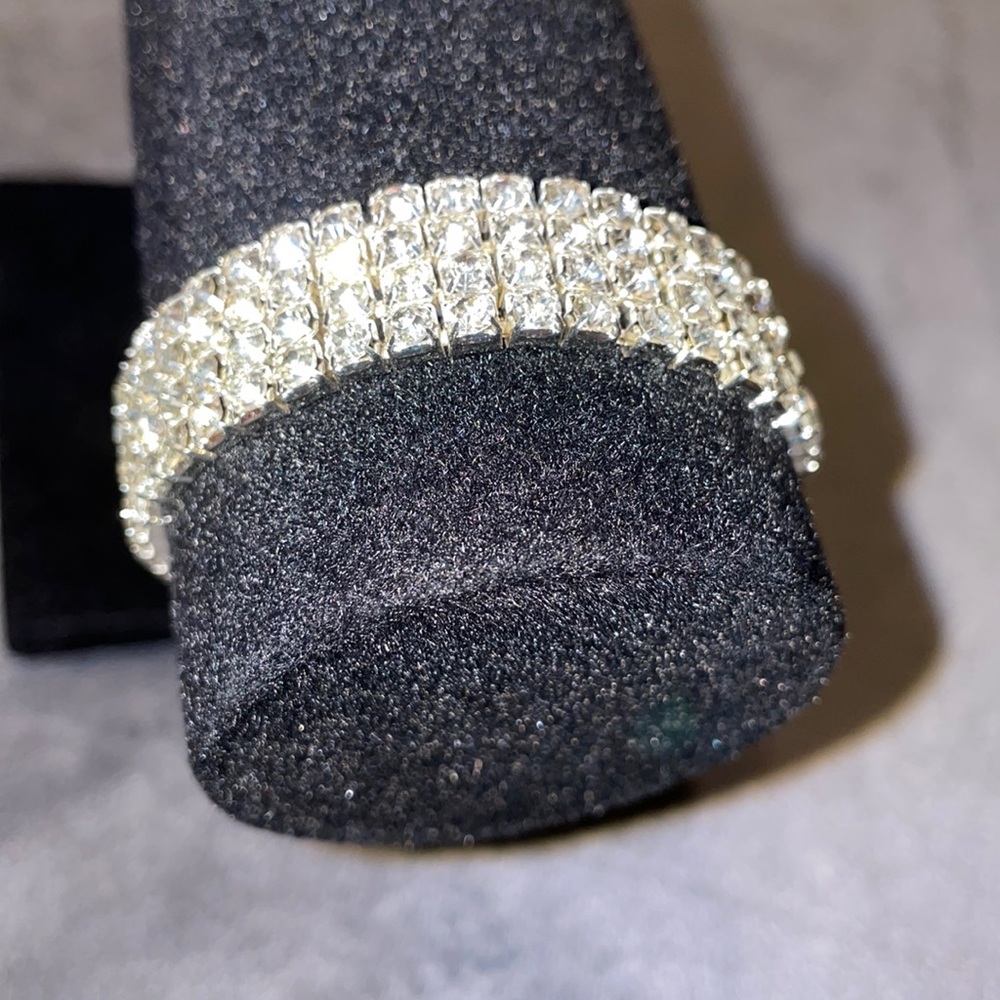 Incredible Beautiful 360 Rhinestone 4 Incredible Rows Stretch Elegant Bracelet